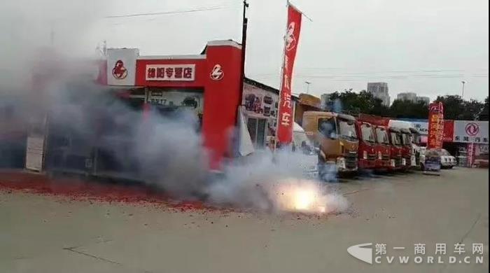 乘龍汽車早開工，祝大家狗年大發(fā)！3.jpg